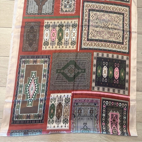 Vintage Silk patterned gorgeous long scarf. - Picture 4 of 5